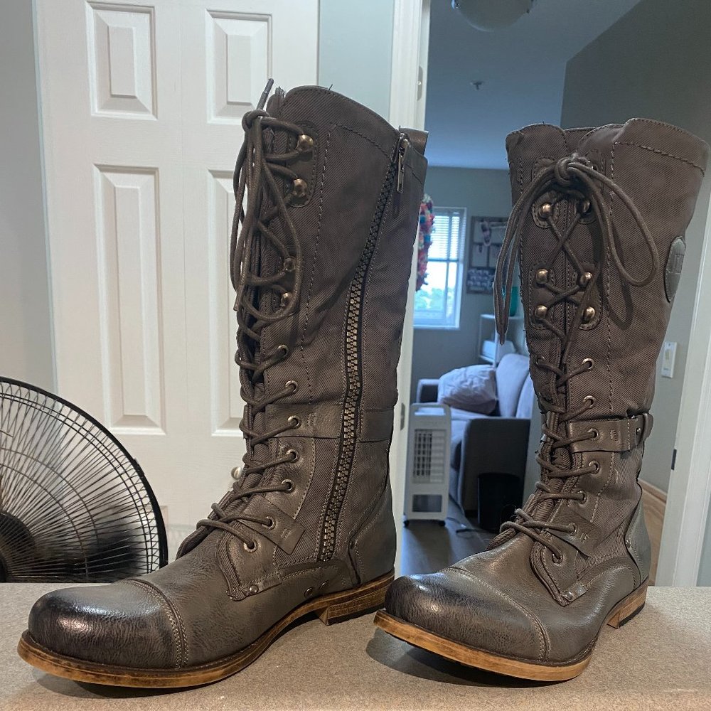 Grey "Danger" boots, J75 by Jump.